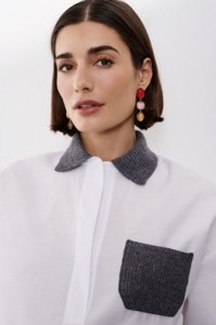witte blouse met grijze kol en zakje